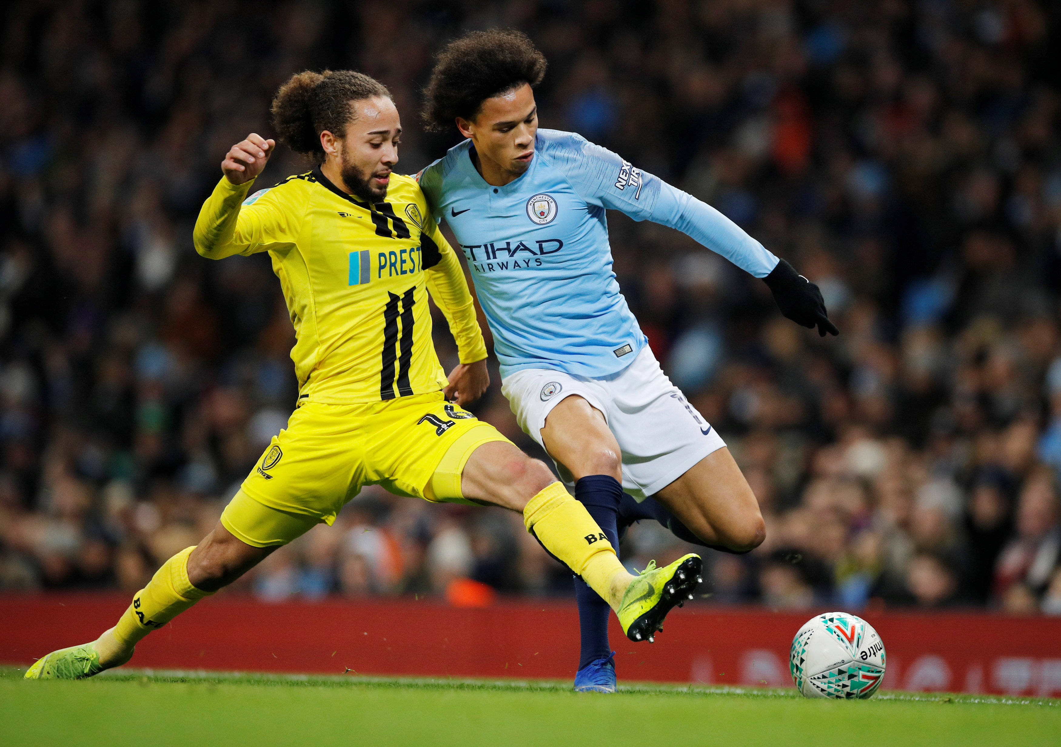 九游体育app-比利亚雷亚尔训练开放日；清晨扳平良机引欢呼；欧冠在即；轮换策略成焦点-九游体育app